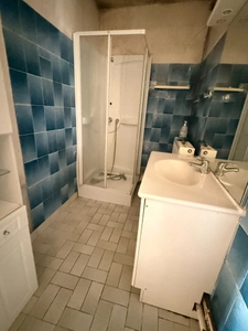 Maison en pierre 105m², 3 chambres sur 1 hectare de terrain + 3ha de terrain indépendants supplémentaires 78 000 €