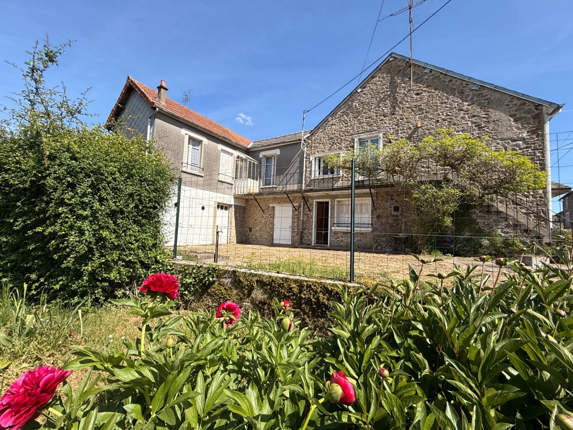 Maison 7 pièces 136 m² · à Bazelat · 136 m² · 71 500 €