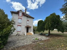  Manoir de 170m² avec son annexe de 50m² et ses dépendances sur terrain de 3 423m² 244 000 €