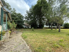 Ensemble de 2 maisons mitoyennes superficie totale de 107m², avec garage, terrain 1171m² 76 600 €