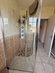 Pavillon sur sous sol de 170m², 5 chambres, piscine sur terrain de 2000m² 197 000 €