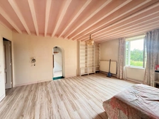 Propriété de caractère 284m² habitable, 5 chambres, annexe + grange sur terrain de 6885m² 197 000 €
