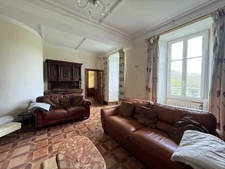 EN EXCLUSIVITE Très belle propriété de 215m² avec piscine et dépendances sur 3000 m² de terrain 199 990 €