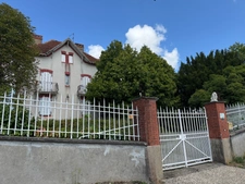 EN EXCLUSIVITE ! Manoir de 170m² avec son annexe de 50m² et ses dépendances sur terrain de 8861m² 244 000 €
