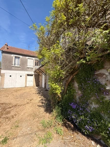EN EXCLUSIVITE ! Maison en pierre de 136m², 2 garages sur terrain de 950m² 71 500 €