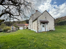 EN EXCLUSIVITE Très belle propriété de 215m² avec piscine et dépendances sur 3000 m² de terrain 199 990 €