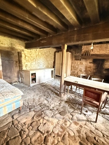 Maison en pierre 105m², 3 chambres sur 1 hectare de terrain + 3ha de terrain indépendants supplémentaires 78 000 €