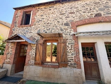 EN EXCLUSIVITE ! Authentique bâtisse en pierre 93m², sur près d'un hectare de terrain bordé par la rivière 79 900 €