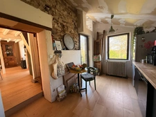 EN EXCLUSIVITE ! Maison en pierre de 115m2 + dépendances sur 4079m2 de terrain 89 990 €