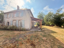Maison de caractère en pierre, 121 m², 5 chambres avec belles dépendances sur 6 688 m² de terrain 148 500 €