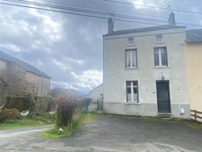Maison de village, 103m², 3 chambres, terrasse et jardinet avec 2 garages 69 900 €