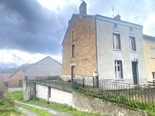 Maison de village, 103m², 3 chambres, terrasse et jardinet avec 2 garages 69 900 €