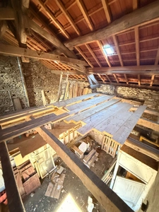 EN EXCLUSIVITE ! Maison en pierre de 115m2 + dépendances sur 4079m2 de terrain 89 990 €