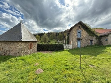 EN EXCLUSIVITE Très belle propriété de 215m² avec piscine et dépendances sur 3000 m² de terrain 199 990 €