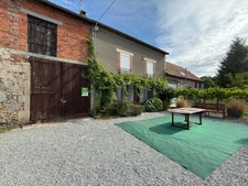 Gite/Maison en pierre, 164m², avec dépendances sur 945m² de terrain 127 000 €