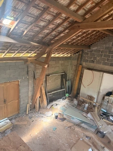Ancienne grange à finir de restaurer 140m², 4 chambres, sur 1,2 hectares de terrain, 79 000 €