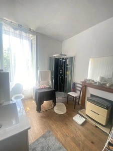 EN EXCLUSIVITE ! Maison de ville de caractère, 248m², 6 chambres, avec cour 153 500 €