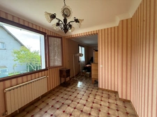 Pavillon sur sous sol, 118m², 3 chambres avec véranda sur 2721m² de terrain 128 000 €