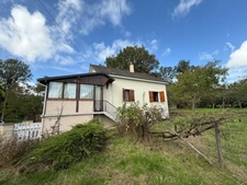 Pavillon sur sous sol, 118m², 3 chambres avec véranda sur 2721m² de terrain 128 000 €