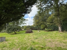 Pavillon sur sous sol, 118m², 3 chambres avec véranda sur 2721m² de terrain 128 000 €