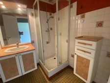 Maison en pierre, 167m², avec grange sur 730m² de terrain 112 000 €