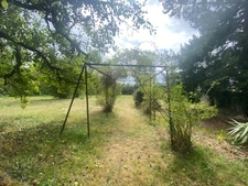 Demeure de 284m², 11 pièces, 7 chambres avec 600m² de dépendances, terrain de 2200m² 211 000 €