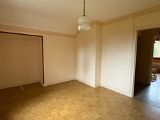 Pavillon sur sous sol, 118m², 3 chambres avec véranda sur 2721m² de terrain 128 000 €
