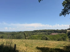 Ancienne grange à finir de restaurer 140m², 4 chambres, sur 1,2 hectares de terrain, 79 000 €
