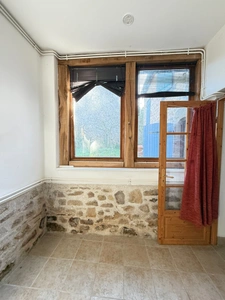 BELLE OPPORTUNITE ! Maison en pierre de 165m², pleine de charme, 4 chambres, Cour intérieure de 379m² 93 000 €