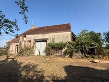 EN EXCLUSIVITE ! Ancienne petite ferme à restaurer 66m² avec dépandances terrain 2238m² 24500€