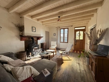 EN EXCLUSIVITE ! Maison de village, 110m², 4 pièces, avec dépendances sur terrain de 8783 m² 76 000 €