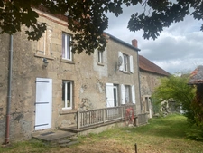 Demeure de 284m², 11 pièces, 7 chambres avec 600m² de dépendances, terrain de 2200m² 211 000 €