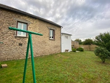 Maison de ville restaurée, 106m2 avec garage sur terrain 283m²  79 400 €