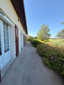 Pavillon sur sous sol de 170m², 5 chambres, piscine sur terrain de 2000m² 197 000 €