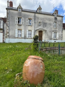 EN EXCLUSIVITE Très belle propriété de 215m² avec piscine et dépendances sur 3000 m² de terrain 199 990 €