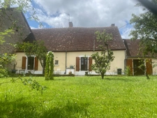 Maison en pierre, 167m², avec grange sur 730m² de terrain 112 000 €