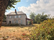 Maison de caractère en pierre, 121 m², 5 chambres avec belles dépendances sur 6 688 m² de terrain 148 500 €