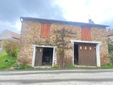 Maison de village, 103m², 3 chambres, terrasse et jardinet avec 2 garages 69 900 €