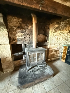BELLE OPPORTUNITE ! Maison en pierre de 165m², pleine de charme, 4 chambres, Cour intérieure de 379m² 93 000 €