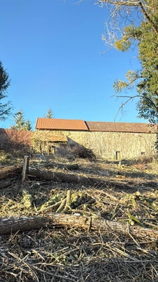 EN EXCLUSIVITE ! Maison en pierre à finir de restaurer, 73m² avec grange sur terrain de 2 200 m²