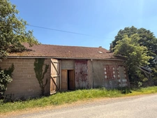 Ancienne grange à finir de restaurer 140m², 4 chambres, sur 1,2 hectares de terrain, 79 000 €