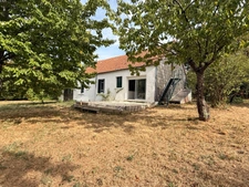 EN EXCLUSIVITE ! Charmante maison de plain pied 97m², 3 chambres, sur 1,2ha de terrain 107 000 €
