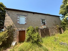 Ancienne grange à finir de restaurer 140m², 4 chambres, sur 1,2 hectares de terrain, 79 000 €