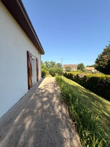 Pavillon sur sous sol de 170m², 5 chambres, piscine sur terrain de 2000m² 197 000 €