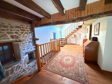 BELLE OPPORTUNITE ! Maison en pierre de 165m², pleine de charme, 4 chambres, Cour intérieure de 379m² 93 000 €