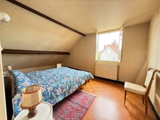 Pavillon élevé sur sous sol, 79m², 3 chambres sur 626m² de terrain 54 000 €