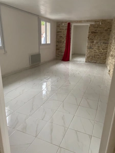 Maison de ville restaurée, 106m2 avec garage sur terrain 283m²  79 400 €