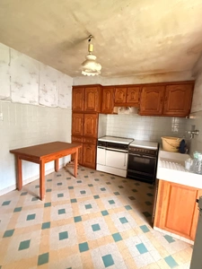 Maison en pierre, 65m², 2 chambres avec garage et dépendance, 29 500 €