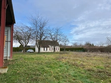 Pavillon de plain pied, 2 chambres, avec dépendances, sur 5425m² de terrain 85 500 €
