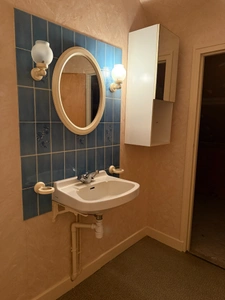 Pavillon sur sous sol, 118m², 3 chambres avec véranda sur 2721m² de terrain 128 000 €